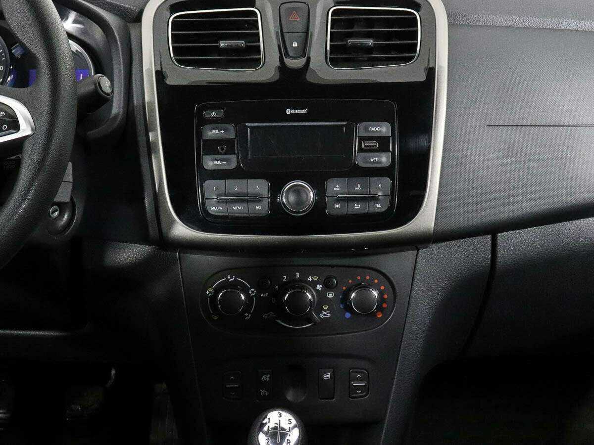 Рено Логан б/у, 2018, Механическая. Фото: #10