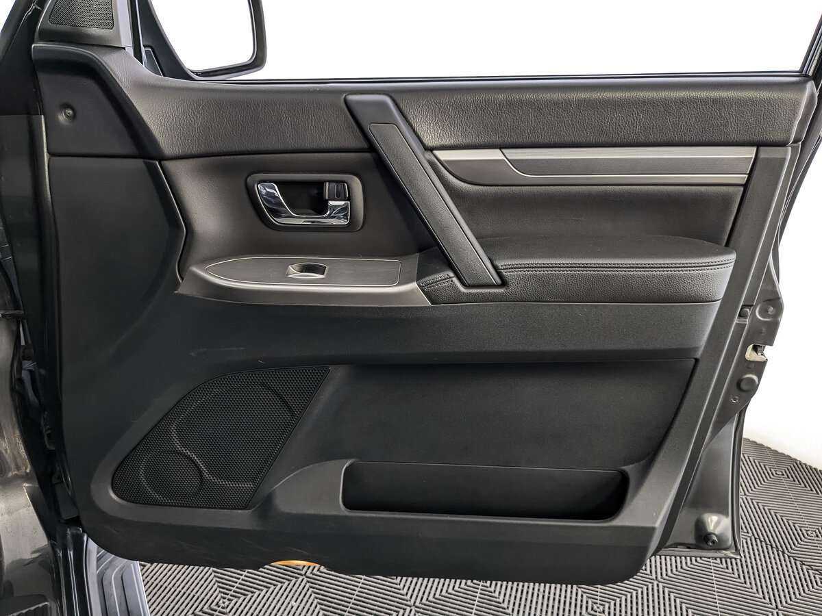 Митсубиши Паджеро б/у, 2013, Автоматическая. Фото: #24