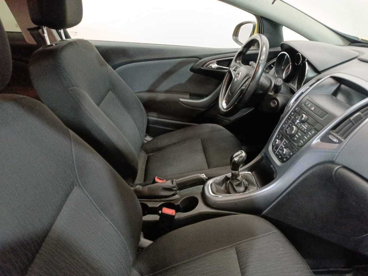 Опель Астра б/у, 2013, Механическая. Фото: #8