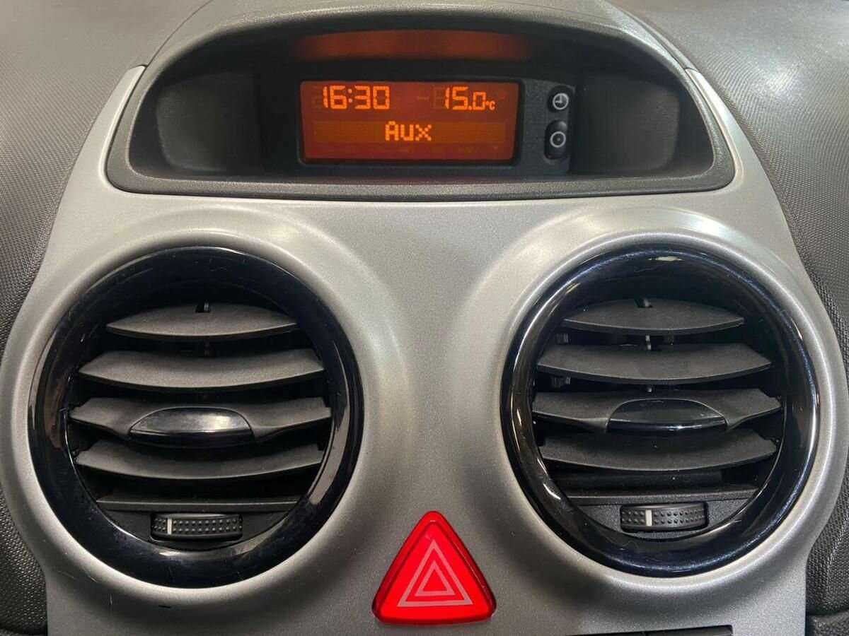 Опель Корса б/у, 2012, Механическая. Фото: #13