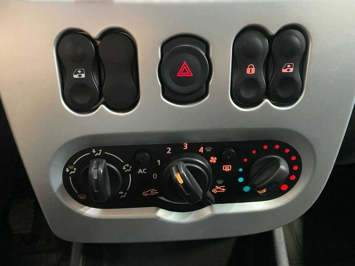 Рено Сандеро б/у, 2012, Механическая. Фото: #13