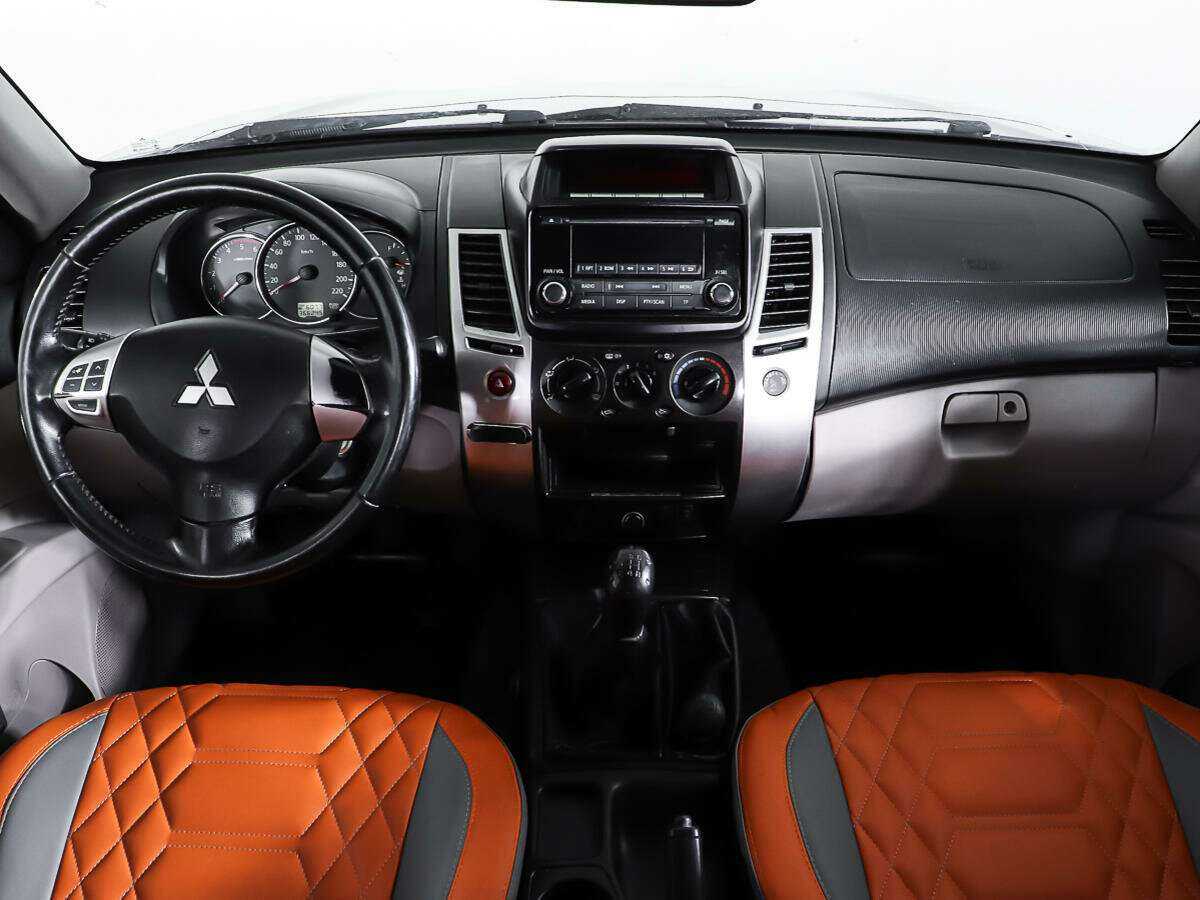 Митсубиши Паджеро Спорт б/у, 2014, Механическая. Фото: #12