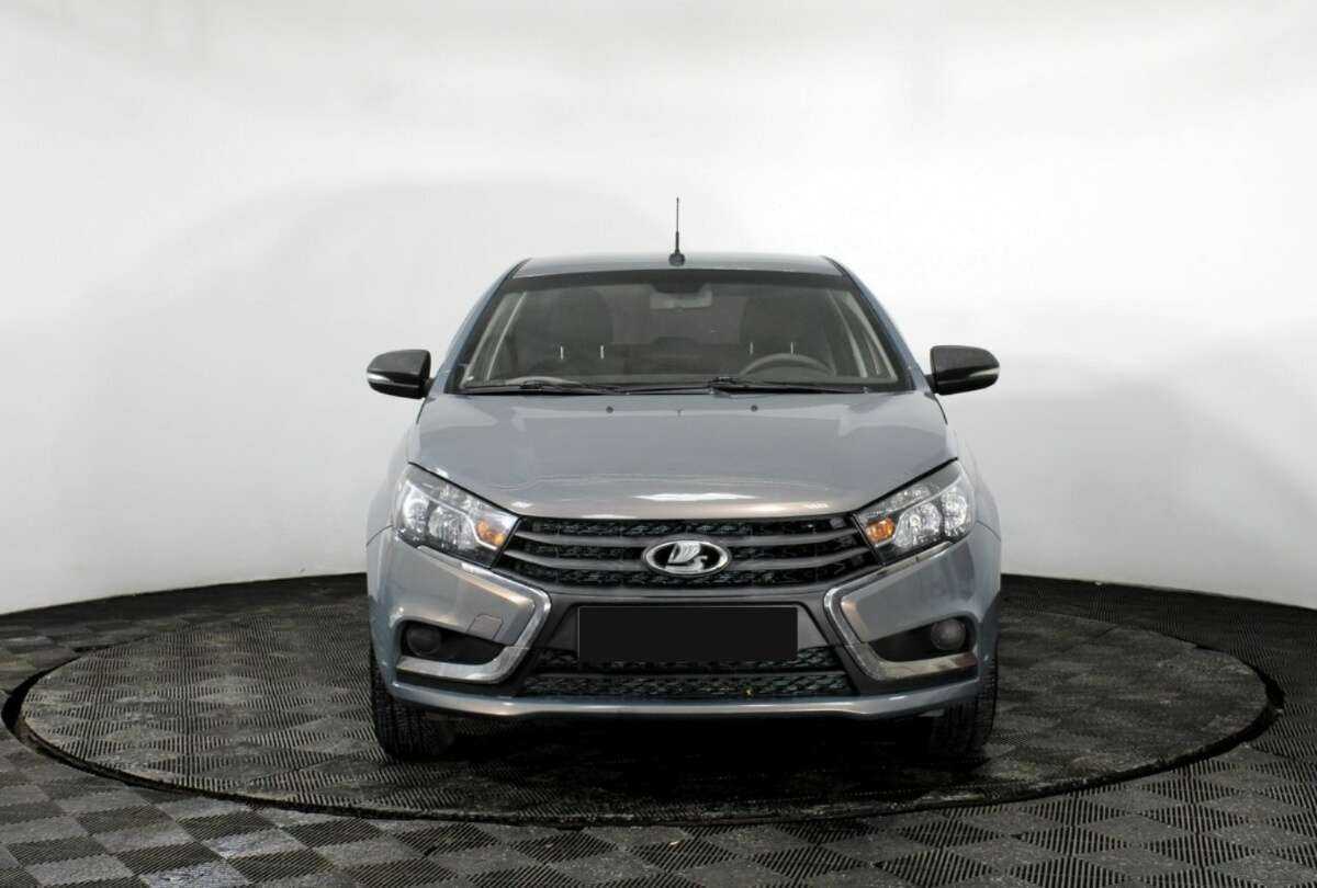 Лада (ВАЗ) Веста б/у, 2017, Механическая. Фото: #1