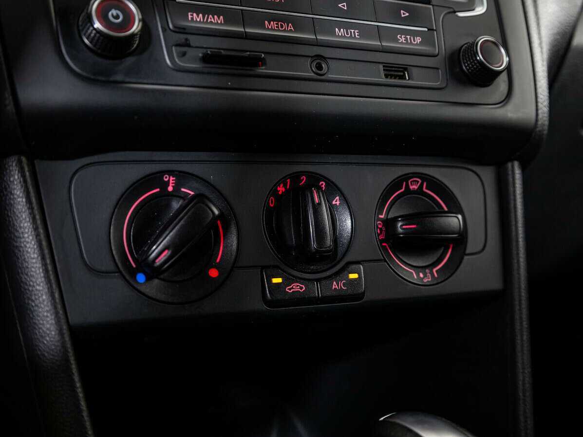 Фольксваген Поло б/у, 2016, Автоматическая. Фото: #14