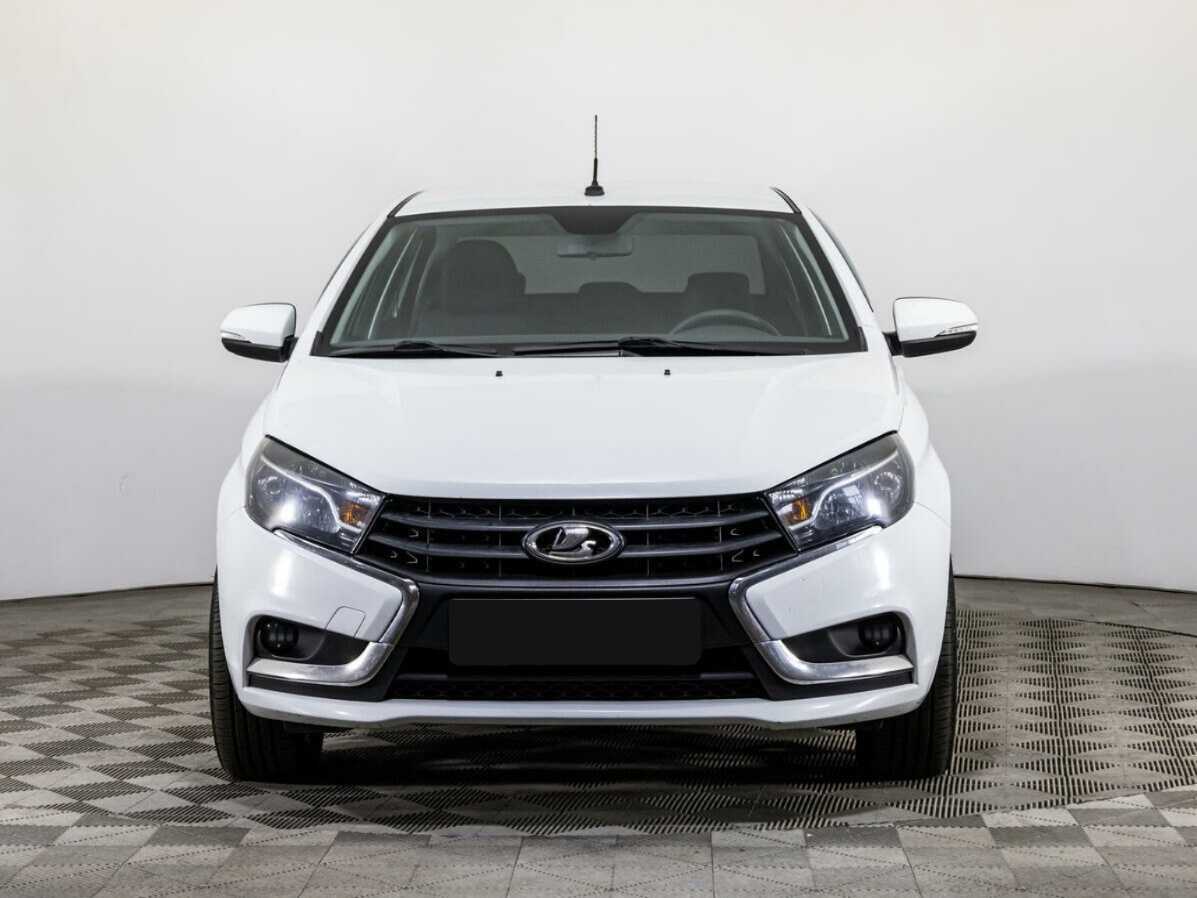 Лада (ВАЗ) Веста б/у, 2017, Механическая. Фото: #1