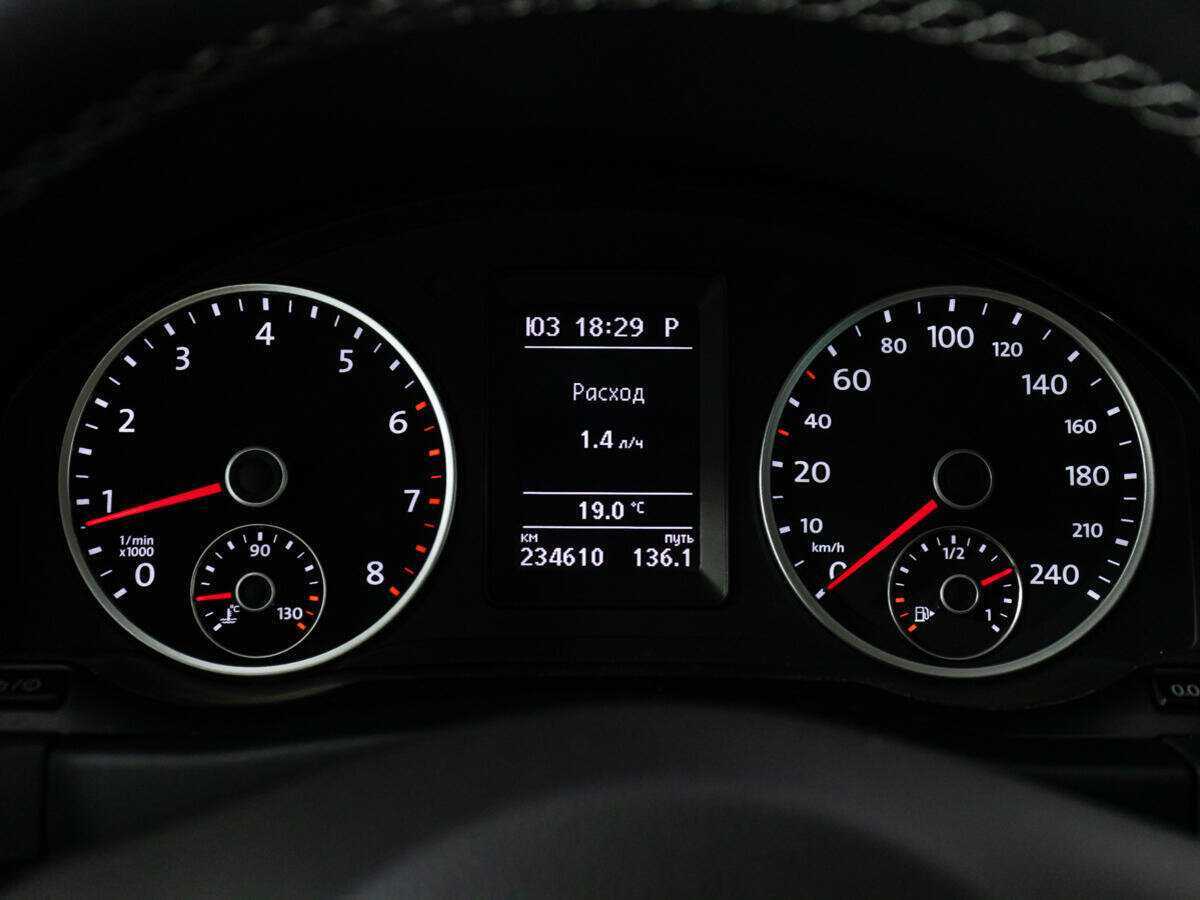 Фольксваген Тигуан б/у, 2015, Автоматическая. Фото: #11