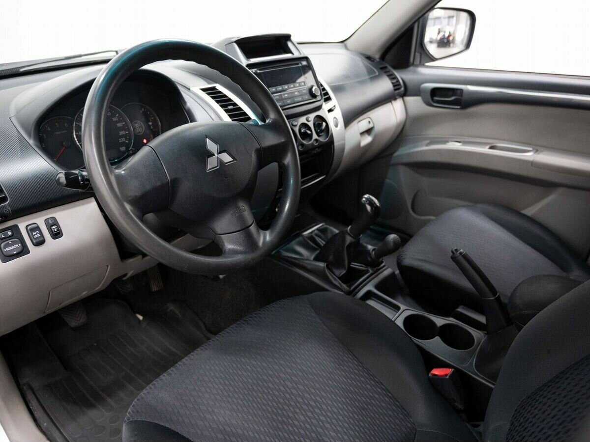 Митсубиши Паджеро Спорт б/у, 2014, Механическая. Фото: #6