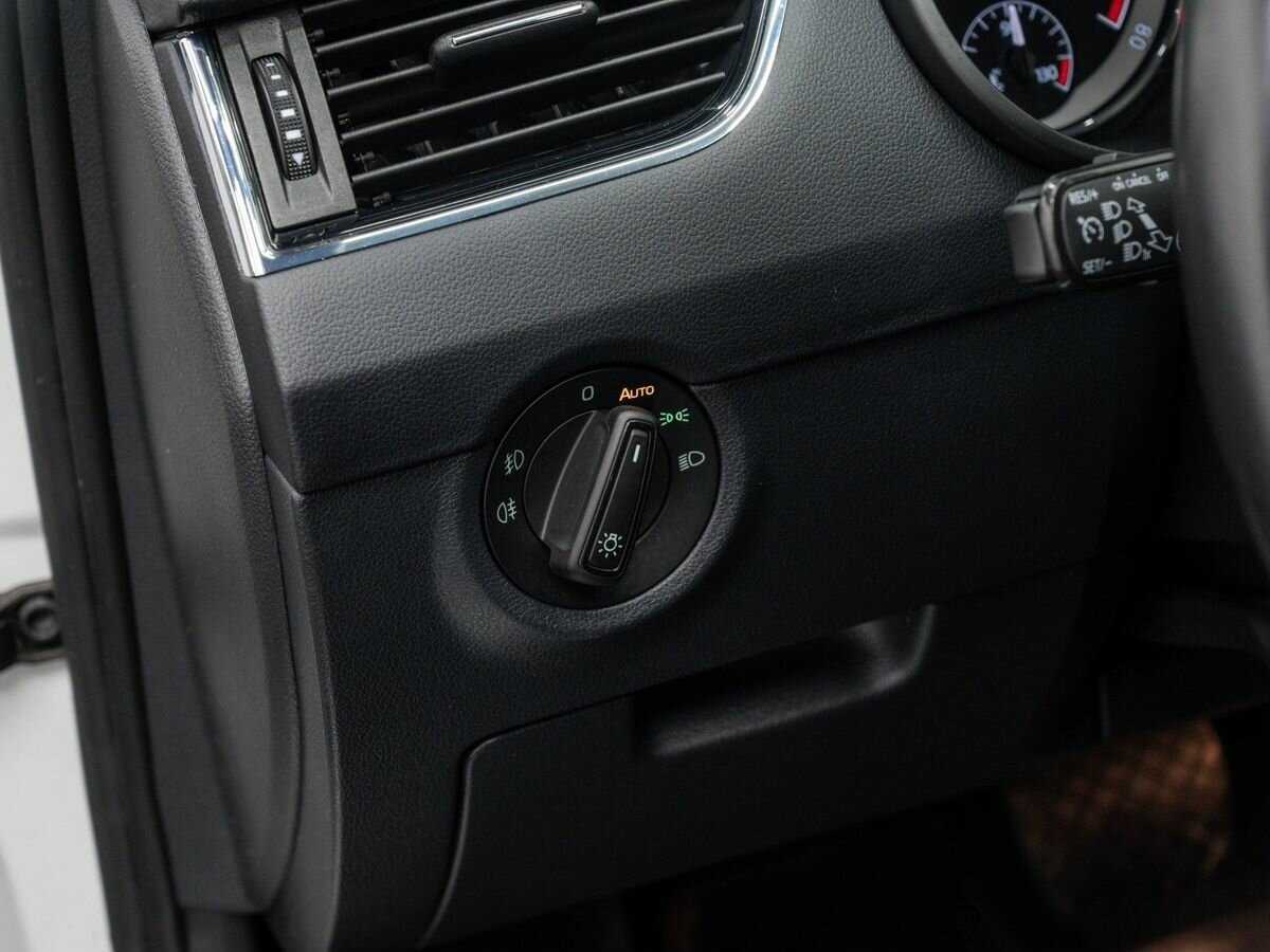 Шкода Октавия б/у, 2018, Роботизированная. Фото: #13