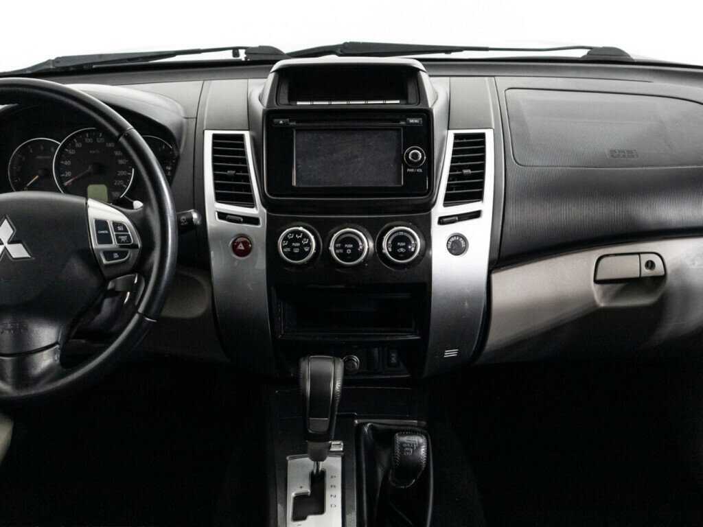 Митсубиши Паджеро Спорт б/у, 2014, Автоматическая. Фото: #13