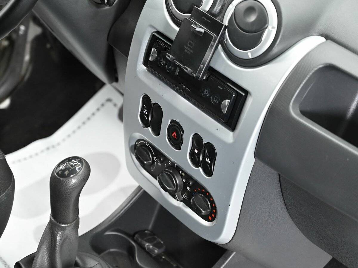 Рено Логан б/у, 2013, Механическая. Фото: #9