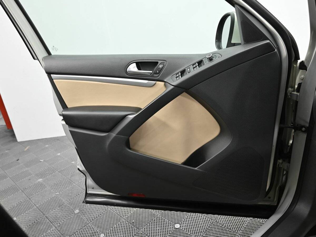 Фольксваген Тигуан б/у, 2012, Автоматическая. Фото: #6