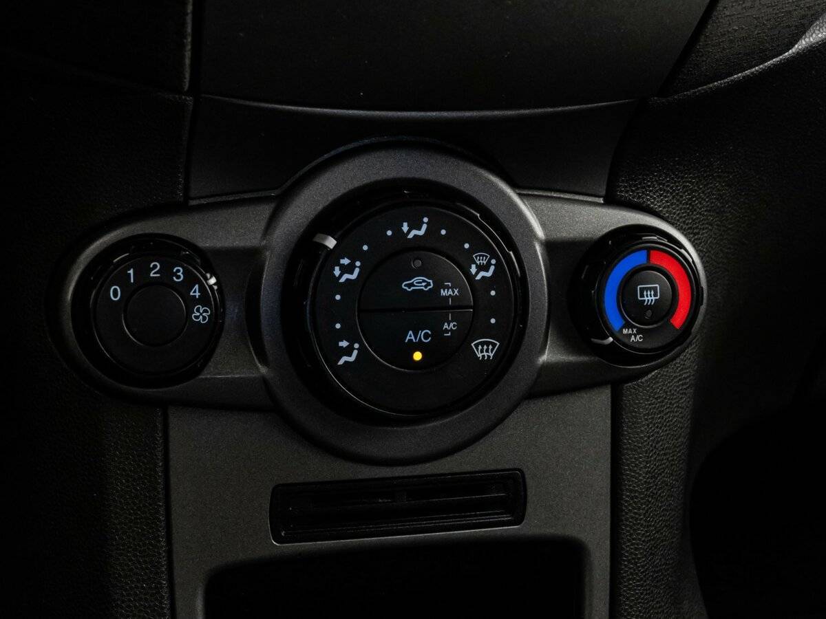 Форд Фиеста б/у, 2015, Механическая. Фото: #13