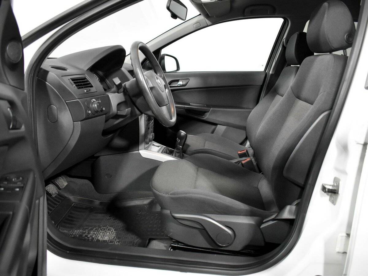 Опель Астра б/у, 2013, Механическая. Фото: #8