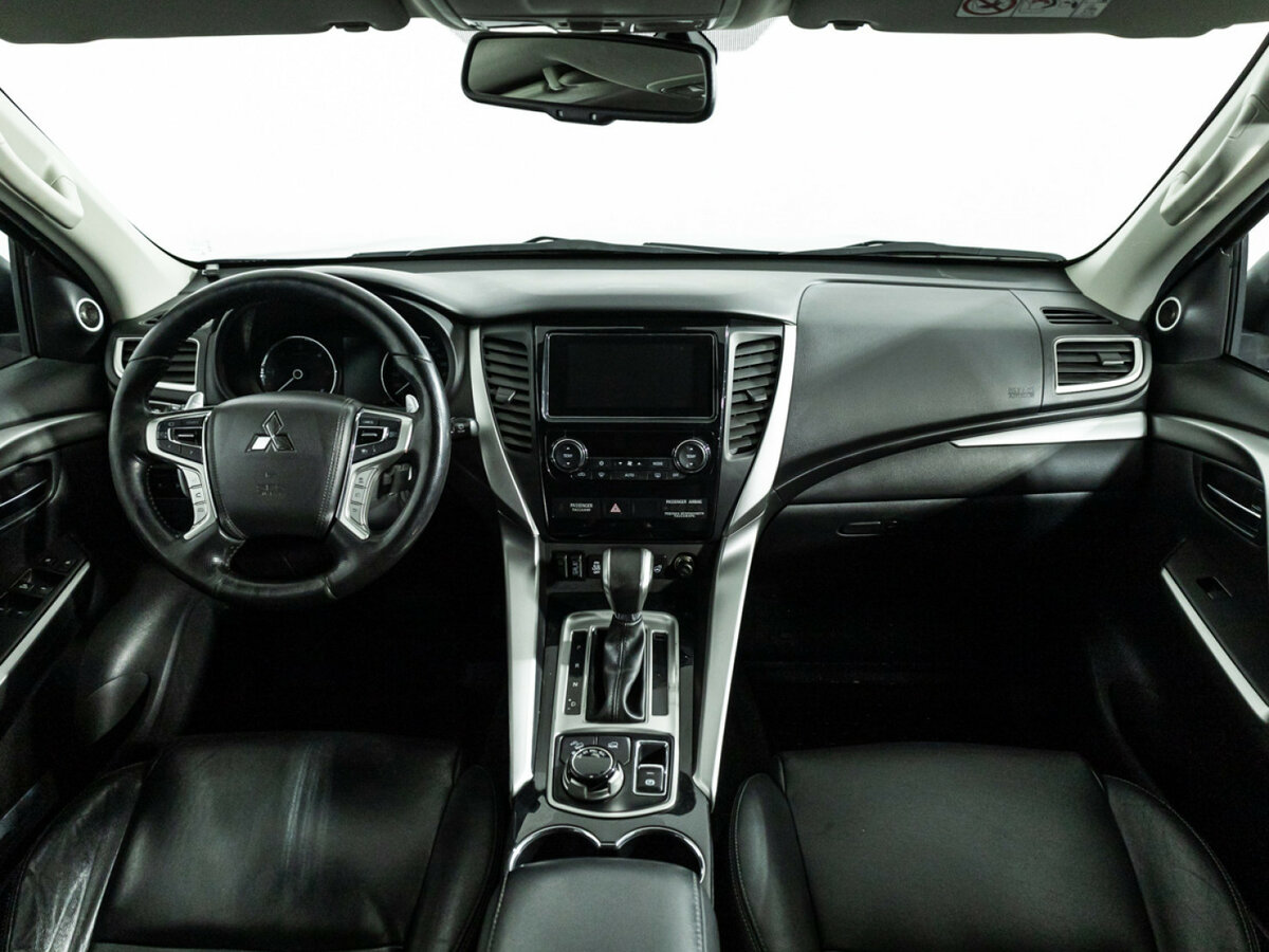 Митсубиши Паджеро Спорт б/у, 2017, Автоматическая. Фото: #10